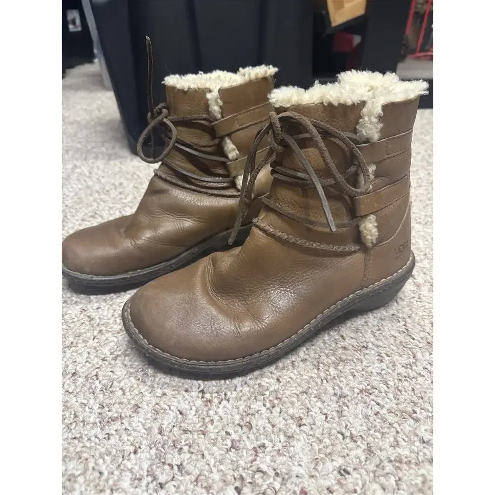 UGG Caspia Boots Womens Sz 7 Tan Leather Lace Up Ankle Boots Sheepskin Lined